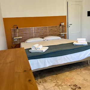 Casa Corso , Aeroporto di Catania Fontana Rossa Italia